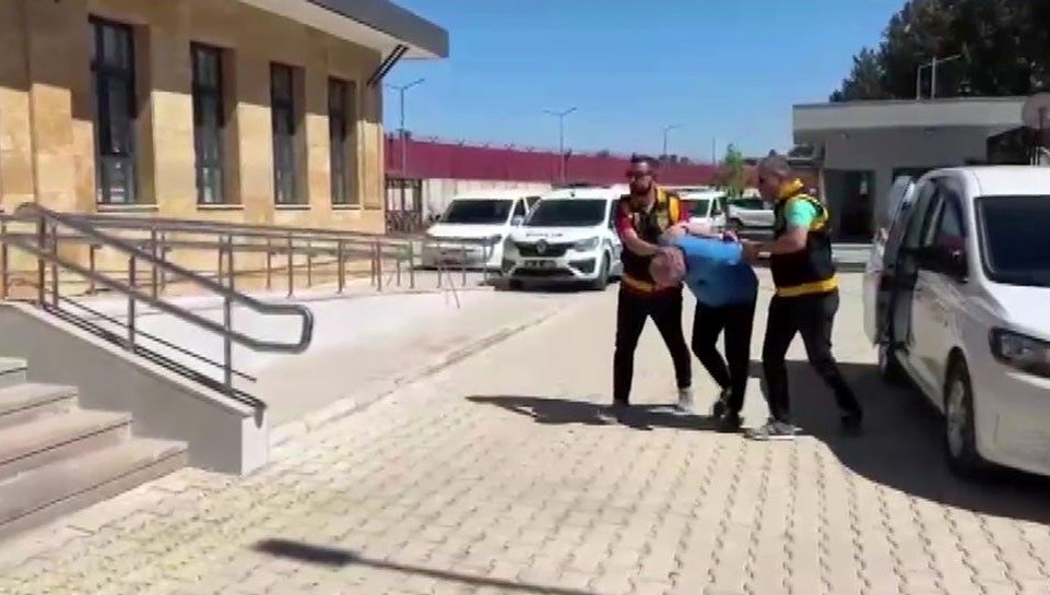 30 suctan 46 yil hapisle aranan hukumlu yakalandi tl53WDpy