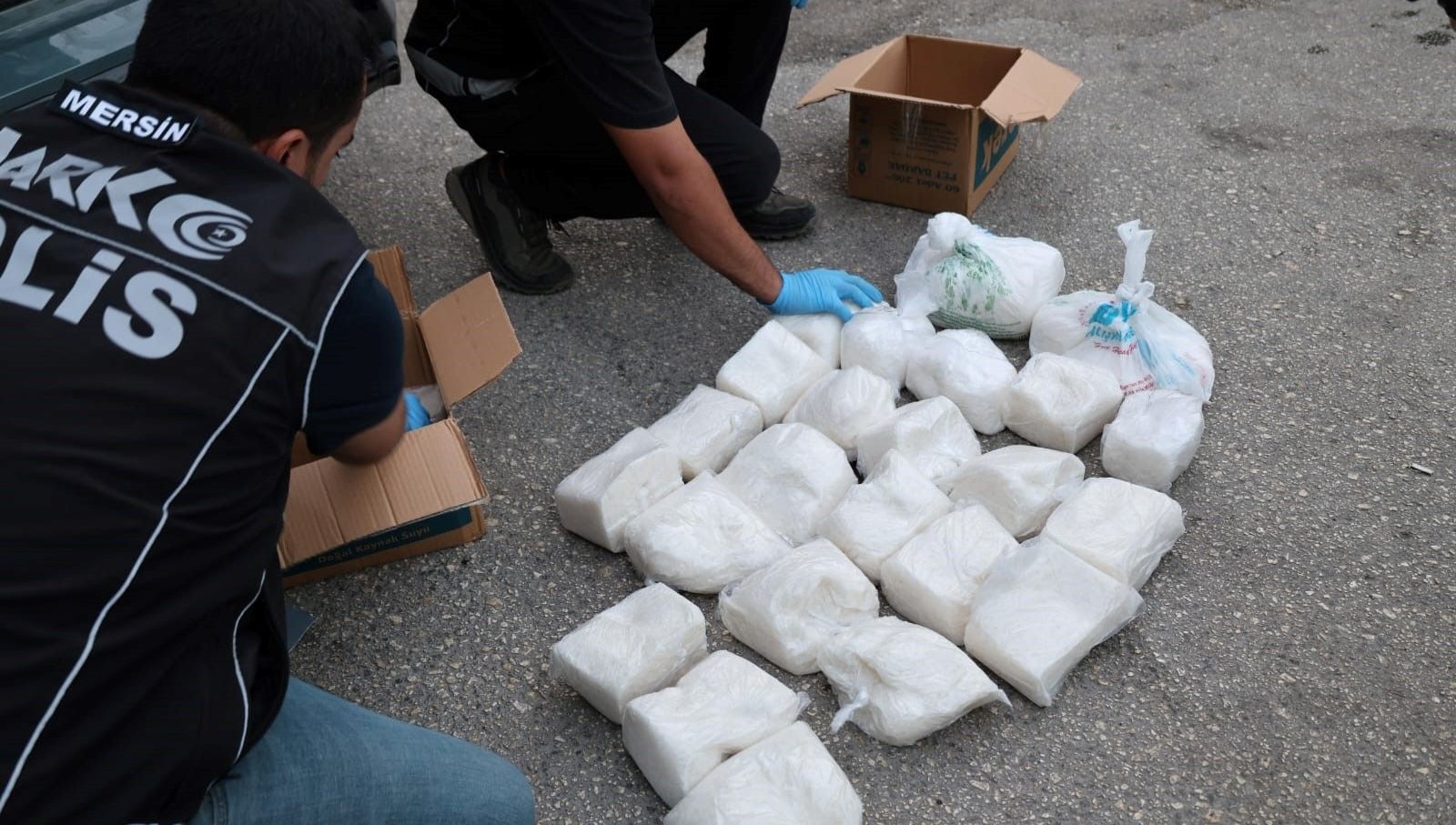 bardak kolilerinden kilolarcauyusturucu cikti 7 tutuklama z8y3N7Dk