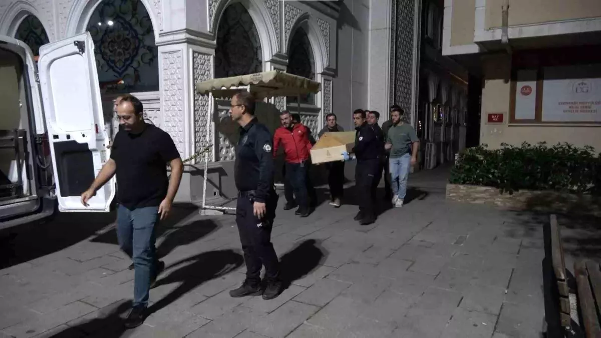 cekmekoyde cami tuvaletinde genc adam olu bulundu nng136MA