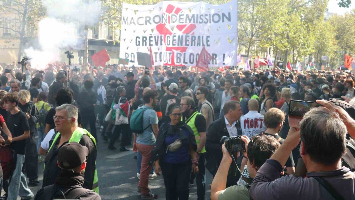 fransadaki protestolarda 110 kisi gozaltina alindi XRJYsJrL