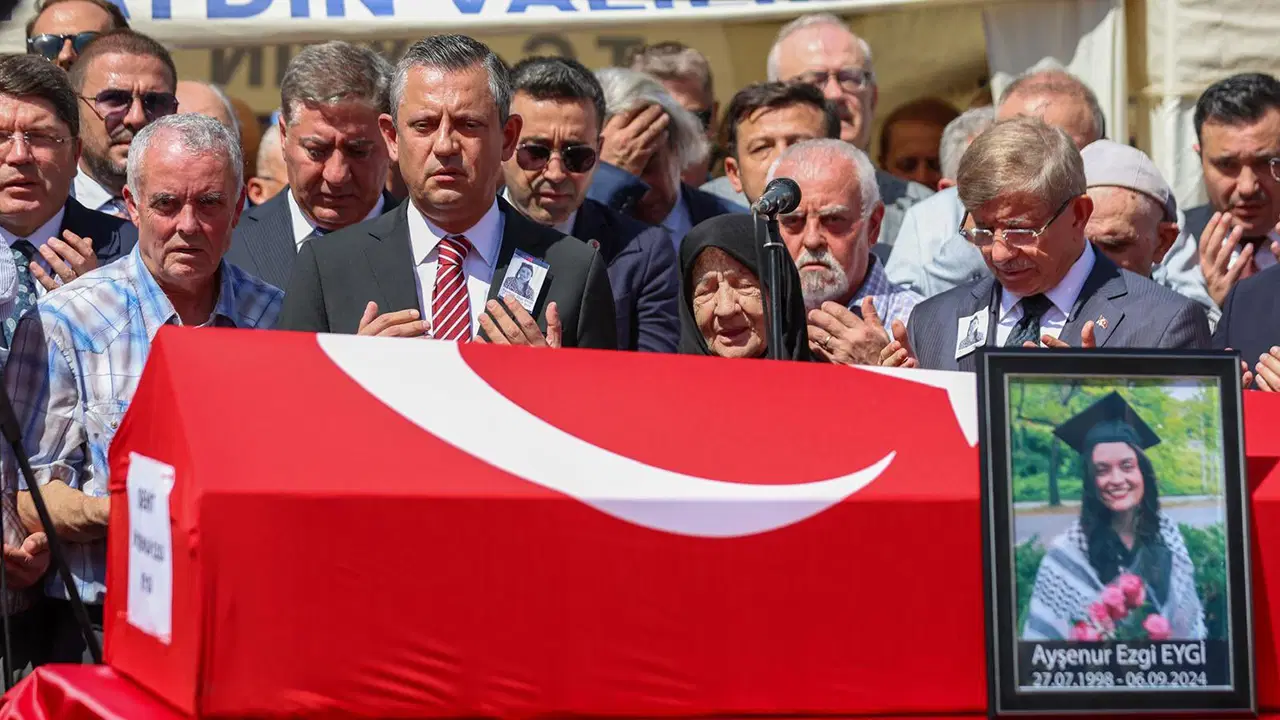 ozgur ozel aysenur ezgi eygiyi andi xKvJD36a