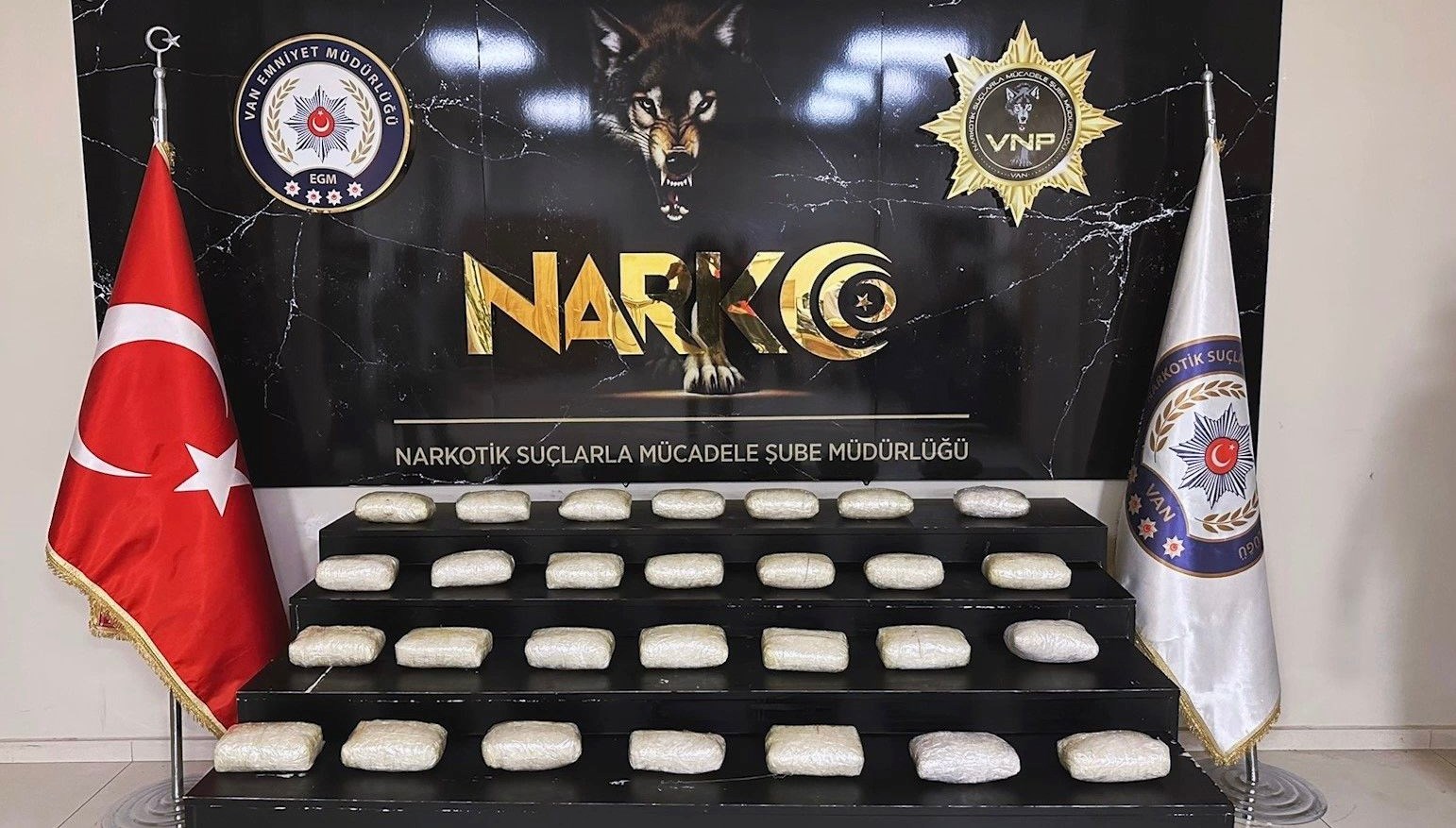 vanda uyusturucu operasyonu kilolarcametamfetamin ele gecirildi nskDae8W