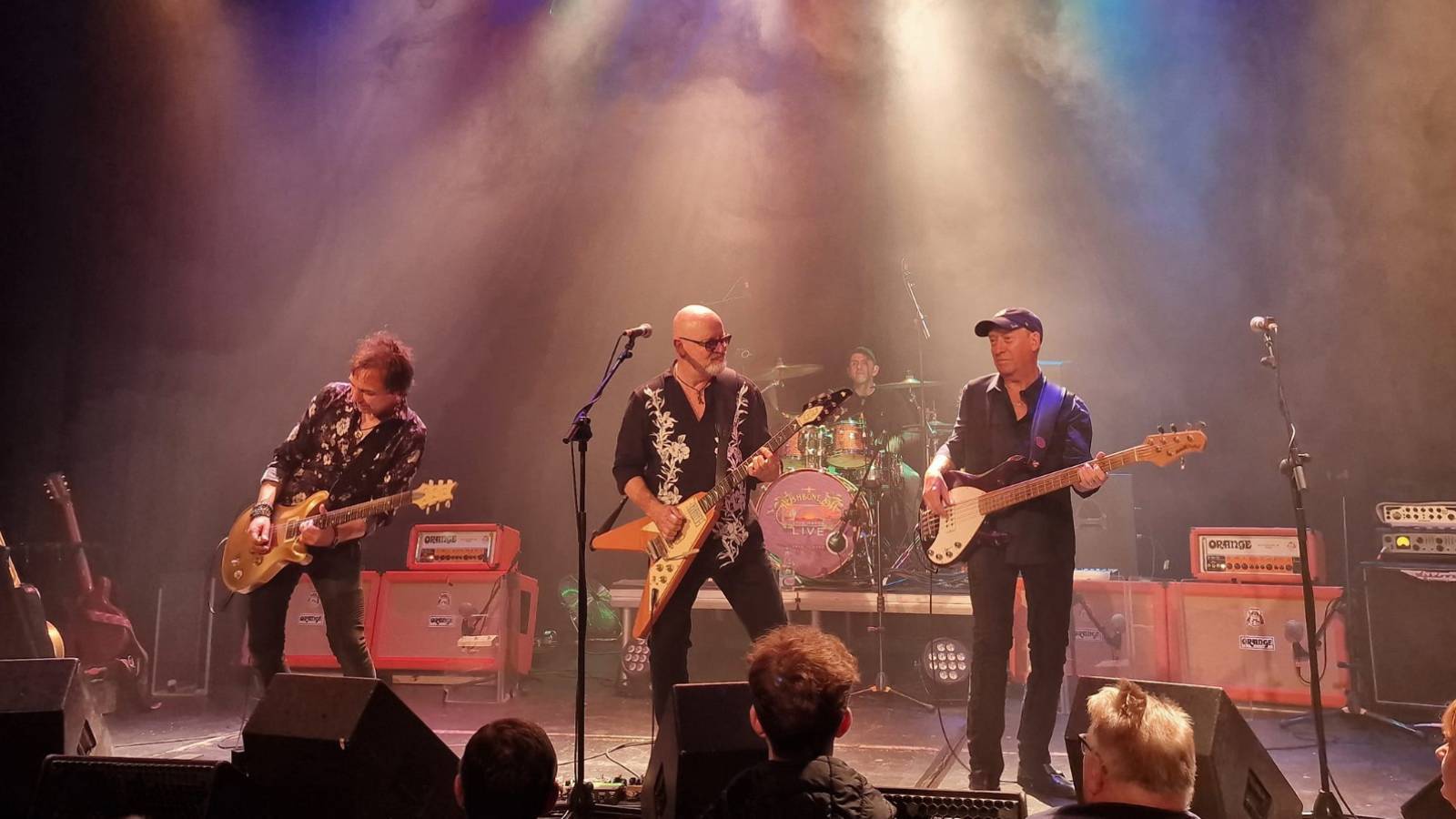 wishbone ash bu aksam istanbulda inisli cikisli baslayan 55 yillik muzik kariyerinin uc donemi NVcNvuwx