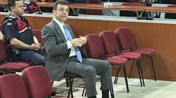 casusluk sorusturmasinda tutuklanmasina karar verilen imamogludan ilk mesaj hicbir seyin gercek olmadigi her seyin mumkun oldugu fmHYjEZx.jpg