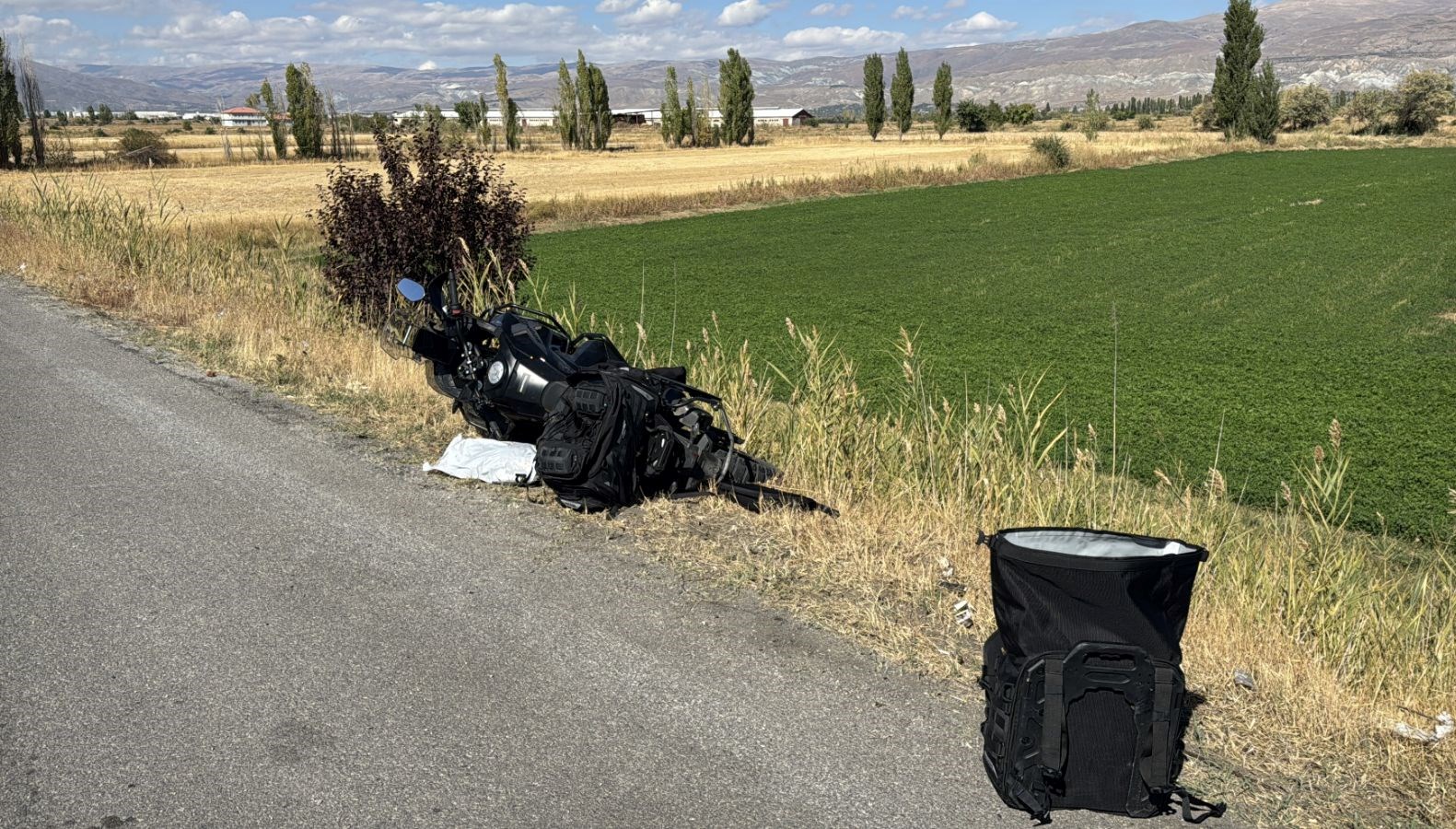 erzincanda bariyere carpan motosikletteki surucu oldu jpGrP8Wp