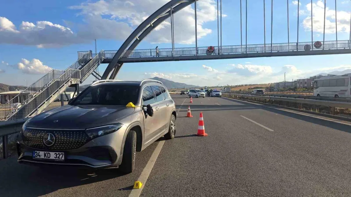 gaziantepte yolun karsisina gecerken otomobilin carptigi cocuk hayatini kaybetti OZuUXN2d.jpg