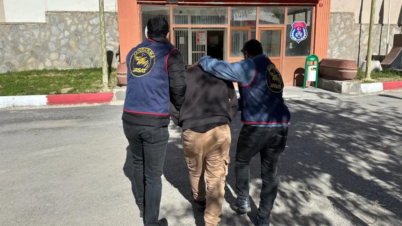 9 yildir araniyordu jandarma operasyonu ile yakalandi JzPGIIDt.jpg