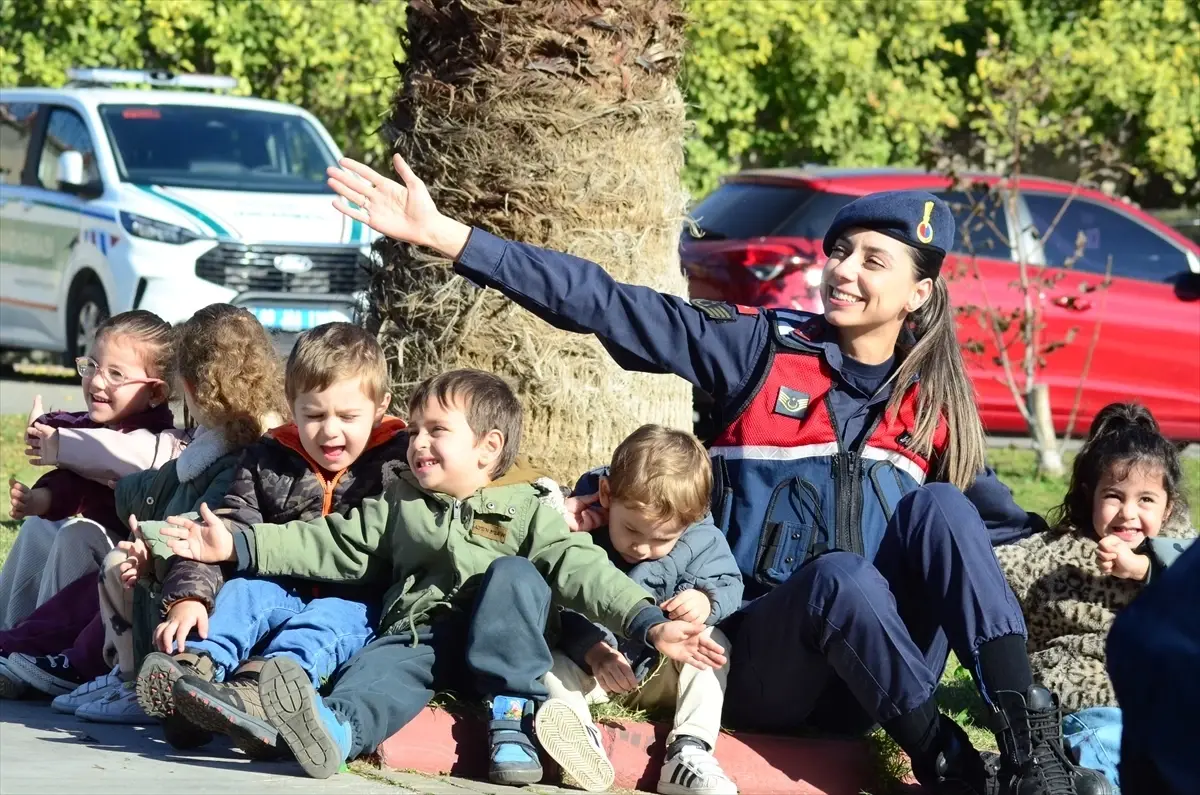 Anaokulu Öğrencilerinden Jandarma Ziyareti