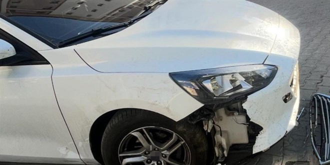 sivasta basibos kopekler otomobile 108 bin liralik zarar verdi 4i9hTPNB.jpg